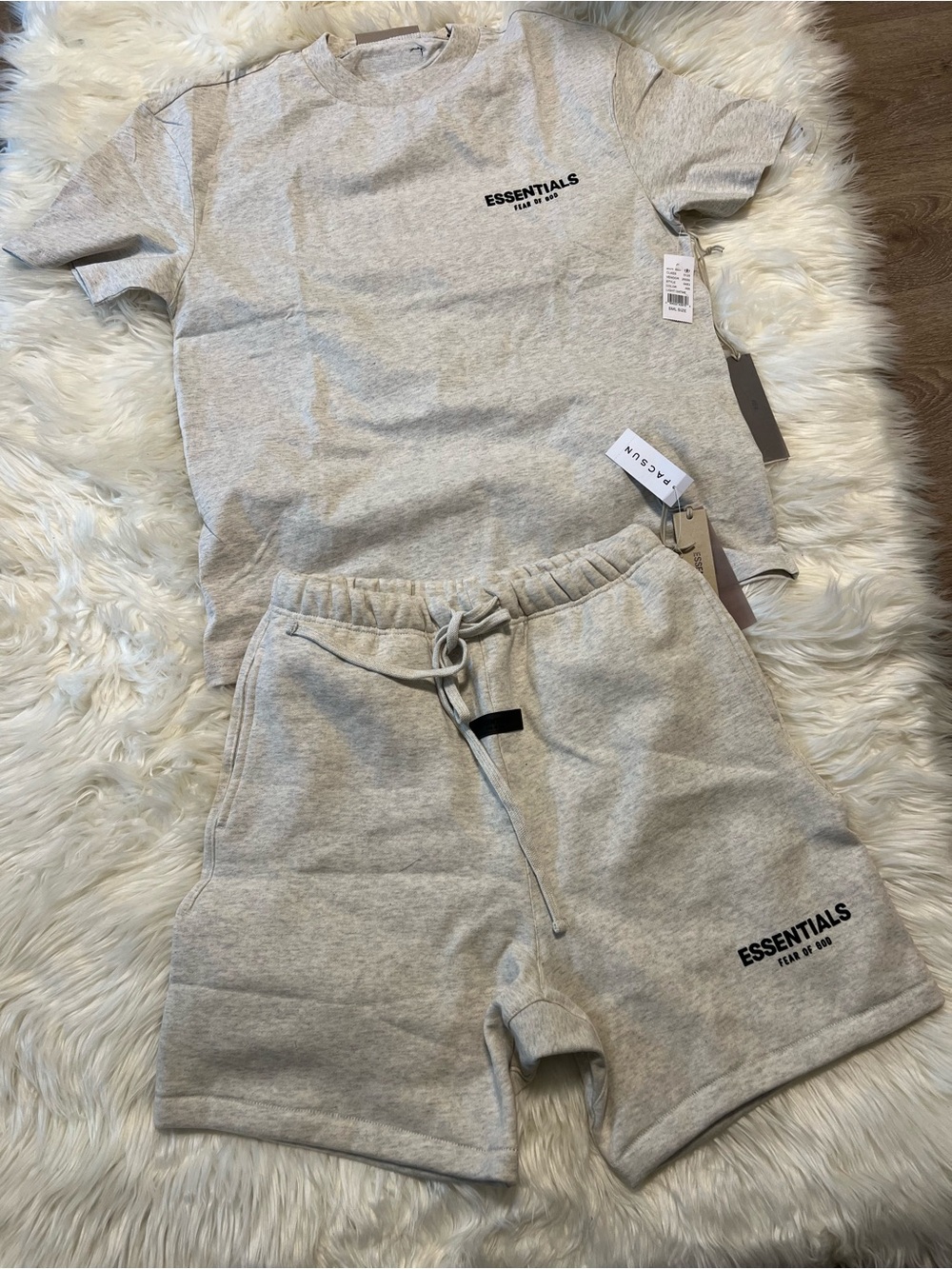Essentials Light Heather Gray Crewneck Tee & Drawstring Shorts Set  tengo  negro
